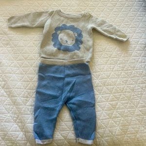 Cashmere Barney’s New York 0-3 months sweater with lion w/ matching pants! Set!